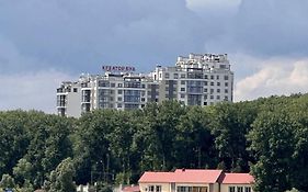 Квартира в парку біля озера, 10 хв до центра, 1км
